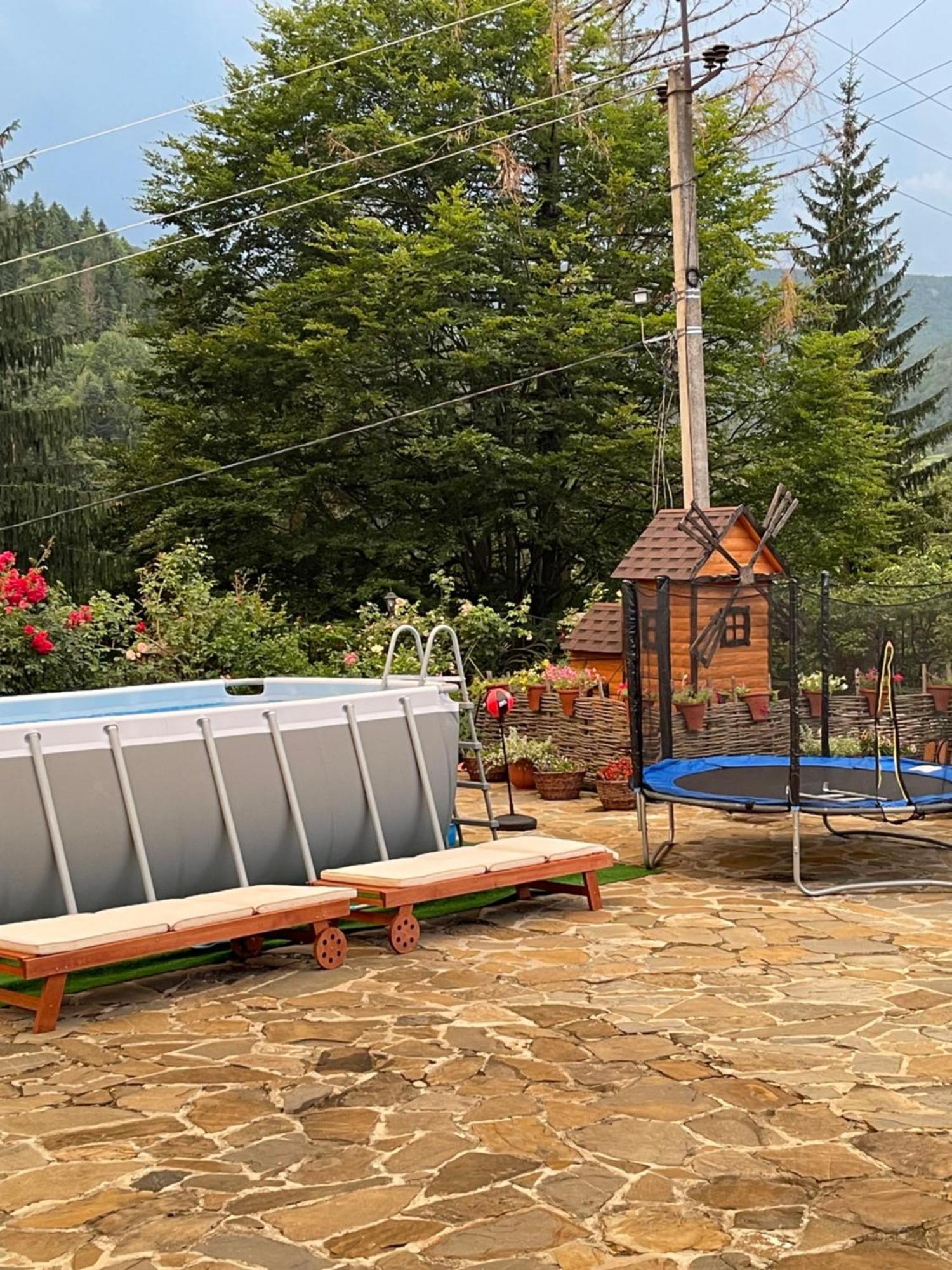 Світанкове Сяйво Vila Yaremche Exterior foto